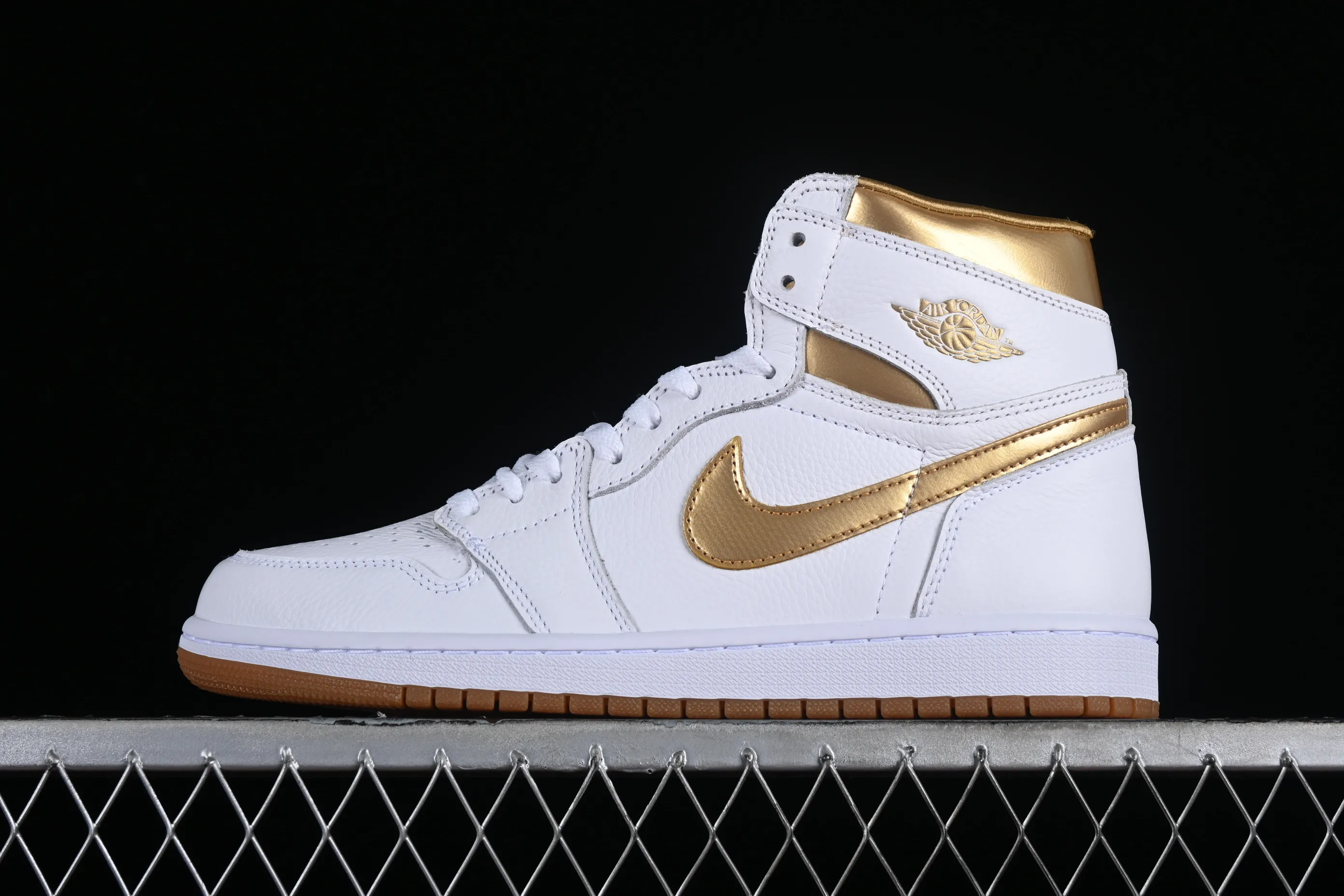 All categories Air Jordan Jordan series basketball shoes Air Jordan 1 High Air Jordan 1 High OG "Metallic Gold" AJ1 Joe 1 luxury platinum high-top basketball shoes FD2596-107